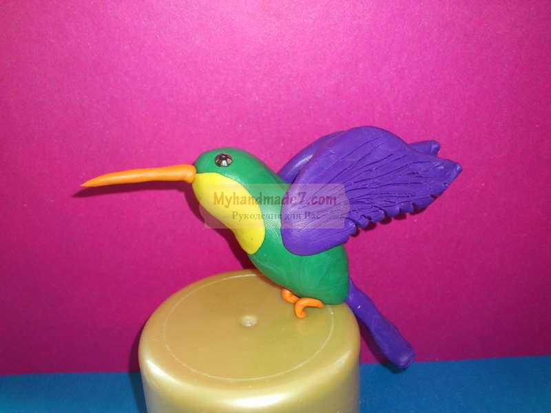 Птичка колибри из пластилина