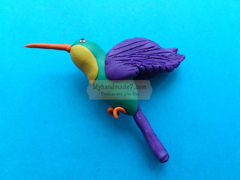 Птичка колибри из пластилина