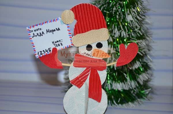 Снеговик-почтовик из цветной бумаги