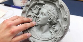 Лепка барельефа из пластилина: история формы, техника и маленькие чудеса на стене
