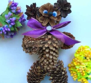 Поделки из природных материалов. Как сделать мишку из шишек поэтапно