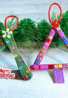 Детские поделки. Новогодние елочки из палочек от мороженого. Мастер-класс пошагово