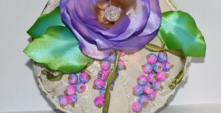 Подарок маме своими руками: игольница, вышитая лентами