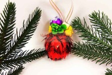 Елочная игрушка: шишка из пайеток. Пошаговый мастер-класс с фото