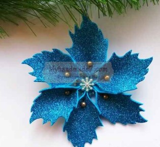 Снежинка-цветок из глиттерного фоамирана. Пошаговая инструкция с фото
