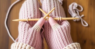 Шерстяной след на ступнях: как освоить вязание носков спицами