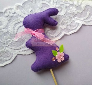 Красивый пасхальный зайка из фетра на шпажке. Пошаговый мастер-класс с фото