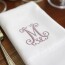 Искусство маленьких штрихов: как оживить салфетки вышивкой монограммы